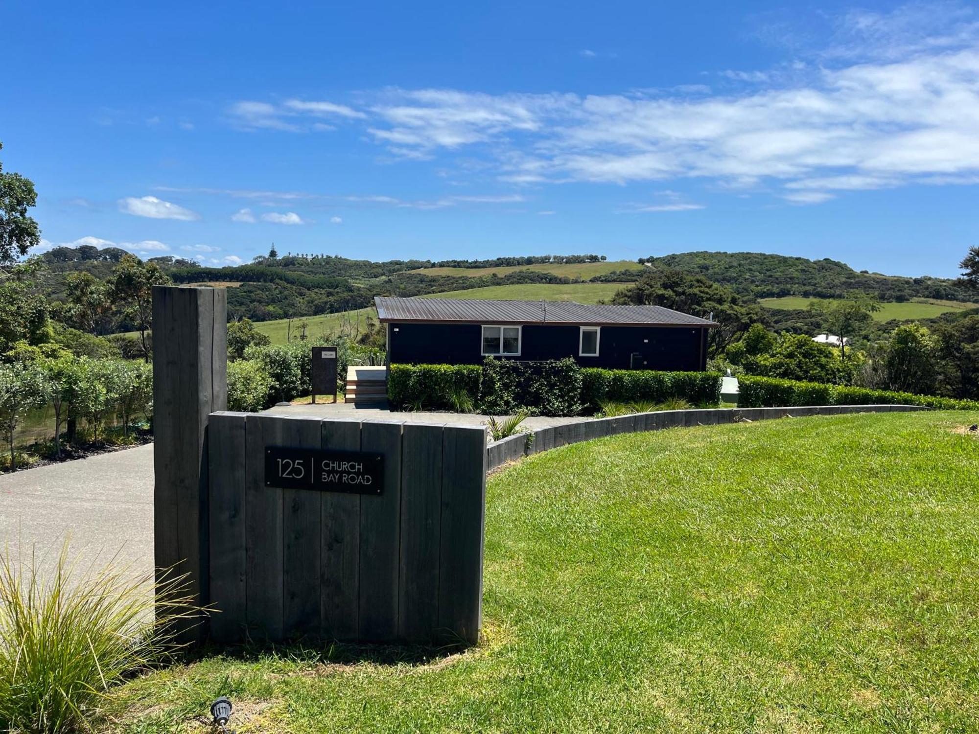 125 Church Bay Cabins Oneroa Exterior photo